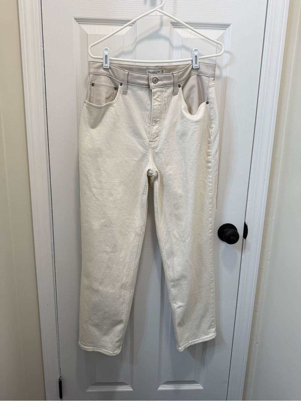 Abercrombie & Fitch Cream and White 90s High Rise Straight Jeans
